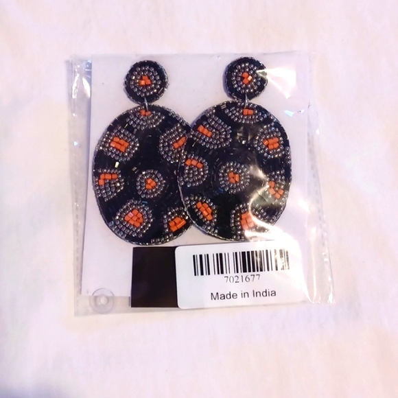 Handcrafted Seed Beeded Earrings - Picture 5 of 5